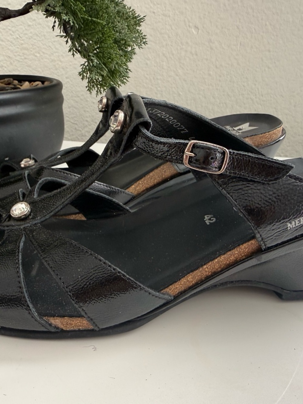 Mephisto Black Patent Leather T-Strap Sandals size 12 with Crystal Accents - Picture 3 of 4
